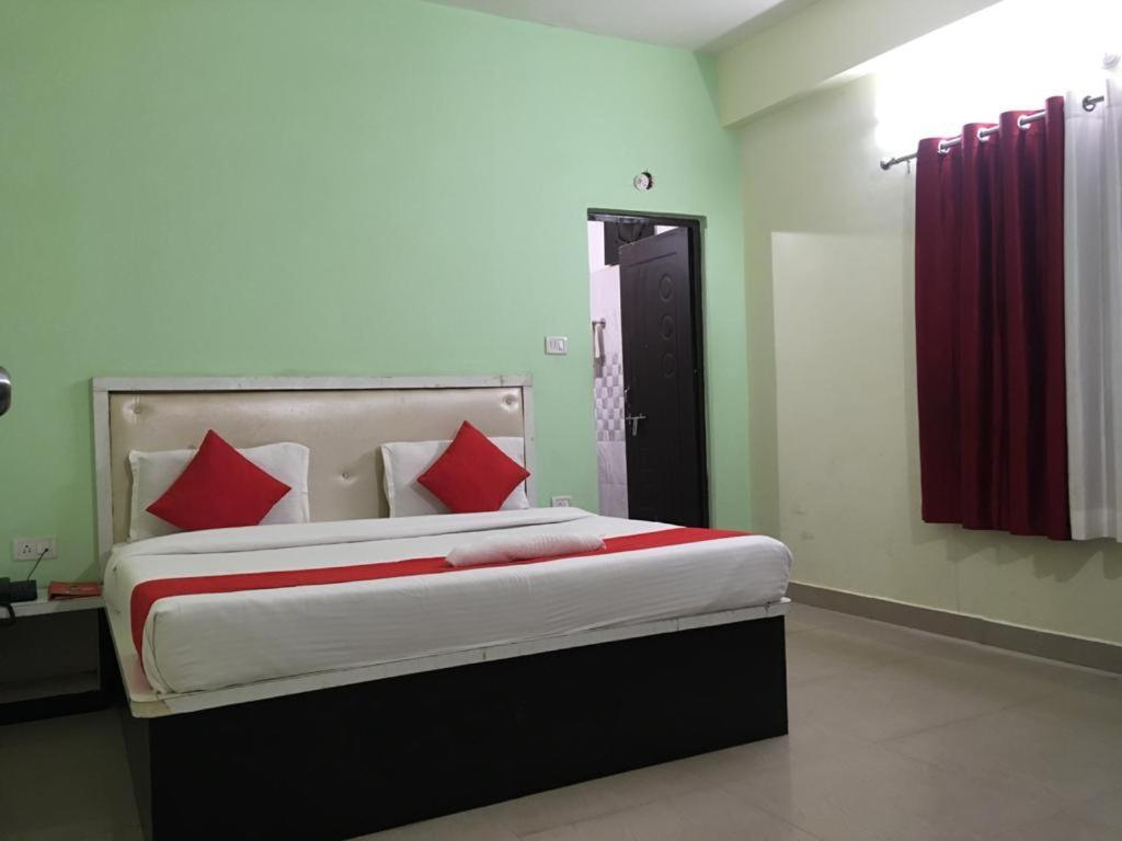 Hotel Yug Residency Варанаси Экстерьер фото
