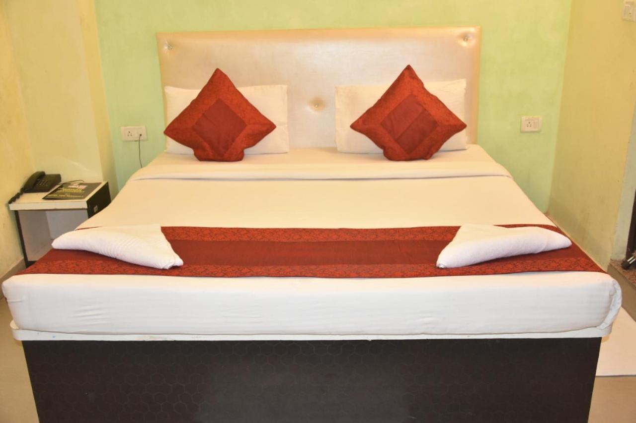 Hotel Yug Residency Варанаси Экстерьер фото