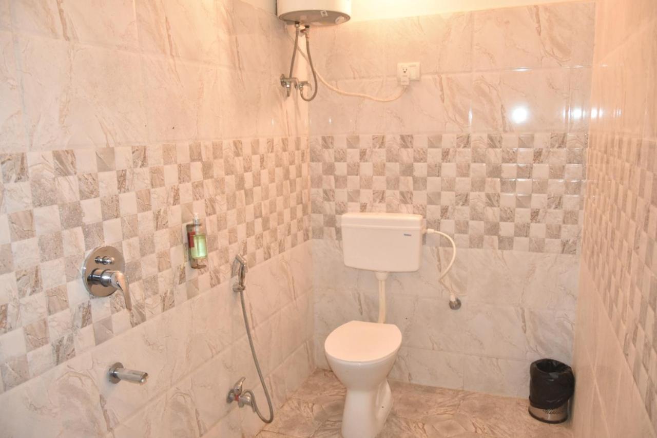 Hotel Yug Residency Варанаси Экстерьер фото
